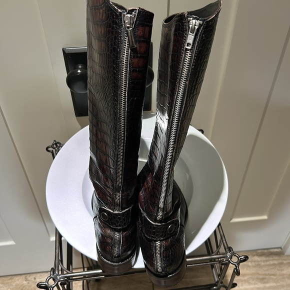 Faux croc brown riding boot. Size 39. Just re-sold. Back entry zipper. - Picture 4 of 6